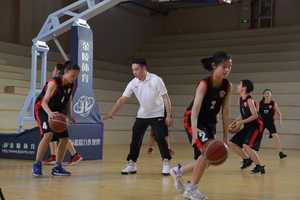 高中篮球队训练视频教学